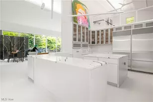 12866 Lakeshore Blvd, Bratenahl, OH 44108 - Photo 9