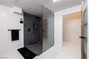 12866 Lakeshore Blvd, Bratenahl, OH 44108 - Photo 19