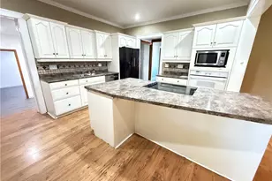 211 N 3rd St, Toronto, OH 43964 - Photo 5