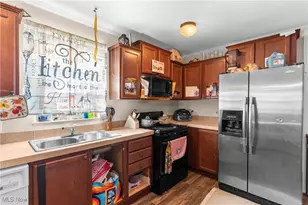 2859 Cheryl Ave, Worthington, OH 44470 - Photo 5