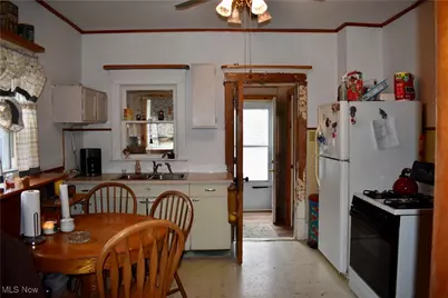 714 Orchard Avenue, Barberton, OH 44203 - Photo 9