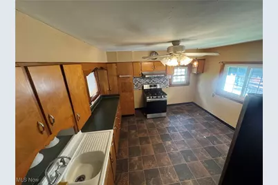 919 E 17th Street, Ashtabula, OH 44004 - Photo 15
