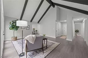 375 Big Bend Cir, Barberton, OH 44203 - Photo 9