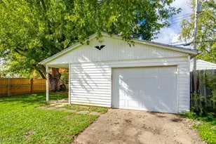 2303 Bollinger Ave NE, Canton, OH 44705 - Photo 5