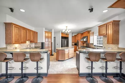 38514 N Beachview Road, Willoughby, OH 44094 - Photo 9