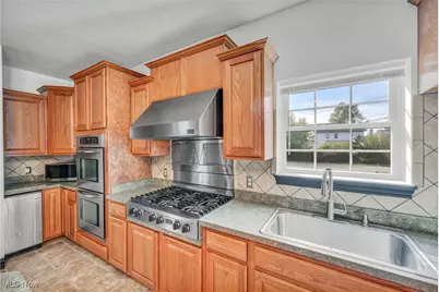 38514 N Beachview Road, Willoughby, OH 44094 - Photo 11