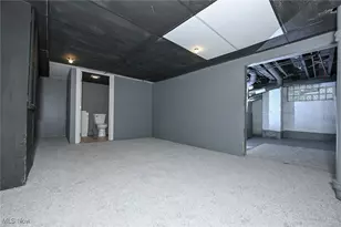 1074 Linden Ave, Akron, OH 44310 - Photo 35