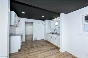 1074 Linden Ave, Akron, OH 44310 - Photo 23