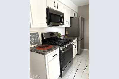 1054 Karen Drive, Akron, OH 44313 - Photo 9