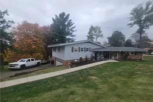 608 Kerr Ave, Cadiz, OH 43907 - Photo 3