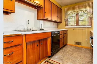 300 South State Street, Wellington, OH 44090 - Photo 13