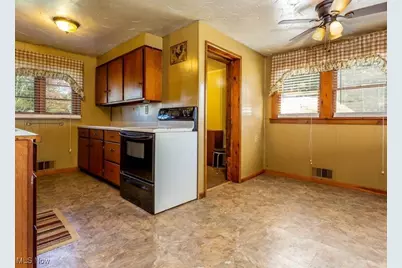 300 South State Street, Wellington, OH 44090 - Photo 11