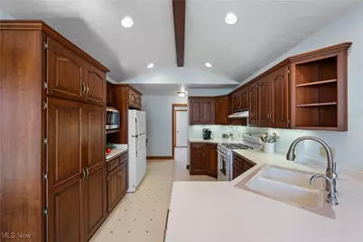 2116 Prysi Road NW, Sugarcreek, OH 44681 - Photo 11