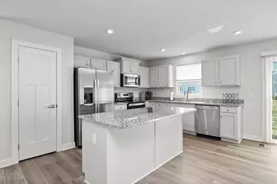 122 Eagle Circle, Amherst, OH 44001 - Photo 11