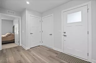 122 Eagle Cir, Amherst, OH 44001 - Photo 3