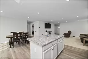 122 Eagle Cir, Amherst, OH 44001 - Photo 9