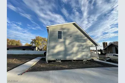 324 S 15th Street, Sebring, OH 44672 - Photo 3