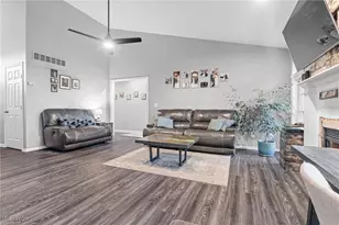 3917 Cayugas Dr, Akron, OH 44319 - Photo 7