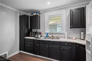 910 Bye St, Akron, OH 44320 - Photo 9