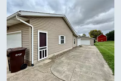 1037 Canyon Street NE, Uniontown, OH 44685 - Photo 23