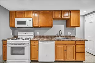 1552 E 254th St, Euclid, OH 44117 - Photo 11