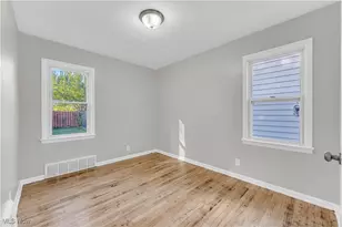 29034 Barjode Rd, Willowick, OH 44095 - Photo 9