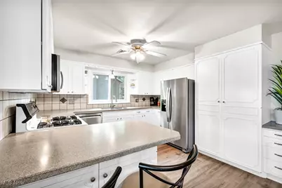 5288 Frank Avenue NW, North Canton, OH 44720 - Photo 9