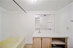 3583 Austin Dr, Geneva, OH 44041 - Photo 9