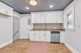 1554 E 221st St, Euclid, OH 44117 - Photo 5