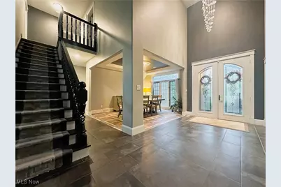 1002 Chestnut Circle SE, Warren, OH 44484 - Photo 5