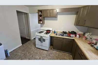 1093 Joy Avenue, Akron, OH 44306 - Photo 5