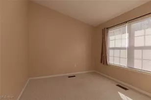 1471 Bancroft St, Cuyahoga Falls, OH 44221 - Photo 3