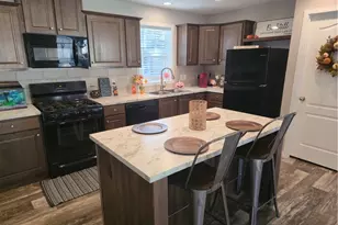 292 Westwoods St, Amherst, OH 44001 - Photo 3