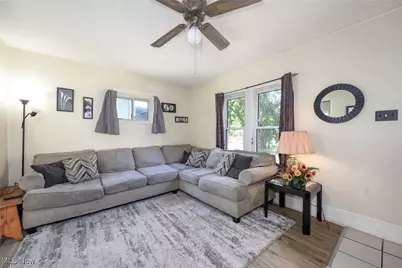 1174 Kohler Ave, Akron, OH 44314 - Photo 5