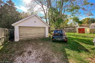 1174 Kohler Ave, Akron, OH 44314 - Photo 7