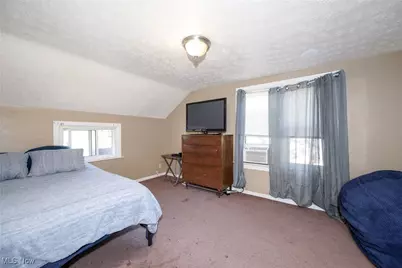 1174 Kohler Ave, Akron, OH 44314 - Photo 11