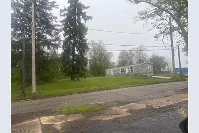 28 W Philadelphia Avenue, Youngstown, OH 44507 - Photo 3