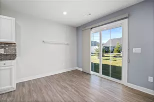 320 Pebble Creek Ct, Amherst, OH 44001 - Photo 15