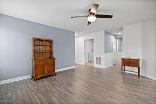 320 Pebble Creek Ct, Amherst, OH 44001 - Photo 5