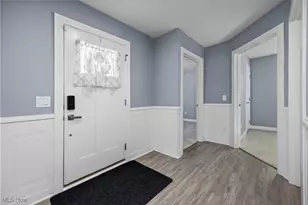 320 Pebble Creek Ct, Amherst, OH 44001 - Photo 3