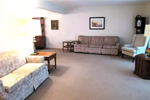 4805 Maple Hill Dr, Green Hills, OH 44131 - Photo 5