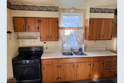 197 W State Street, Barberton, OH 44203 - Photo 5