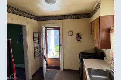 197 W State Street, Barberton, OH 44203 - Photo 7