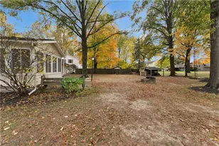 6768 Colleen Dr, Youngstown, OH 44512 - Photo 5