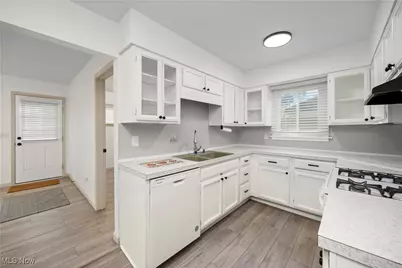 931 East Drive, Sheffield Lake, OH 44054 - Photo 7