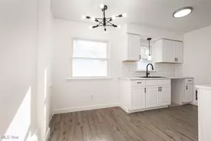 1074 Hartford Ave, Akron, OH 44320 - Photo 5