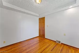 576 Breetz Dr, Campbell, OH 44405 - Photo 19