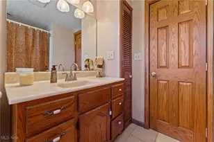 576 Breetz Dr, Campbell, OH 44405 - Photo 17