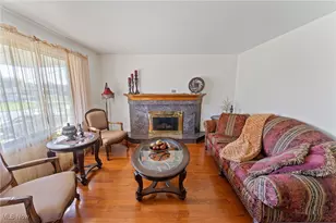 576 Breetz Dr, Campbell, OH 44405 - Photo 3