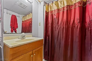 576 Breetz Dr, Campbell, OH 44405 - Photo 31